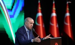 Cumhurbaşkanı Erdoğan: 'Emeğiyle geçinen, ülkesi için, milleti için katma değer üreten tüm işçi kardeşlerimizin 1 Mayıs Emek ve Dayanışma Günü'nü tebrik ediyorum'