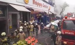 Fatih'te yangında mahsur kalan 8 kişi kurtarıldı