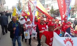 Kars Emek ve Demokrasi Güçleri, 1 Mayıs'ı Tren Garı Meydanı'nda kutladı