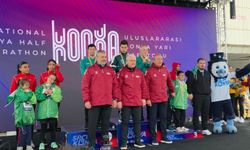 Keçiören Belediyesi'nin özel sporcularından Konya Yarı Maratonu'nda kürsü başarısı