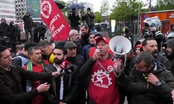 Mecidiyeköy'deki ablukada konuşan Erkan Baş: 'Emekçiler güçlerini birleştirdiğinde karşımızda durabilecek hiçbir iktidar, yasak, barikat yoktur'