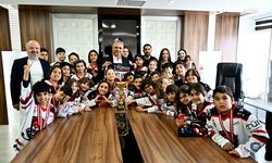 Muratpaşa Belediyespor Kulübü sporcularından Başkan Uysal'a ziyaret