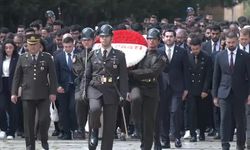 Müsavat Dervişoğlu, partisinin gençlik kollarıyla Anıtkabir'i ziyaret etti