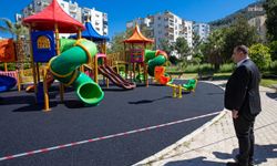 Narlıdere'de oyun parkı zeminleri yenileniyor