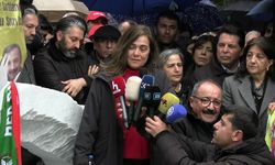Sırrı Süreyya Önder ölümünün 1'inci yılında mezarı başında anıldı... Bakırhan: 'Söz veriyoruz barışı mutlaka bu ülkeye hep birlikte getireceğiz'