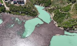 Tunceli'de Uzunçayır Baraj Gölü'ndeki kirlilik havadan görüntülendi