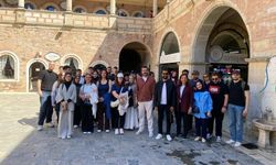 Üniversite öğrencileri, 'Adım Adım Manisa' projesi ile kentin tarihi ve kültürel zenginliklerini yerinde tanıdı