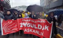 Zonguldak'ta emekçiler, soğuk ve yağışlı havaya rağmen 1 Mayıs'ı kutladı