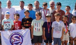 Ayvalık Belediye Başkanı Ergin, Bölge Yelken Yarışları'nda sporcuların heyecanına ortak oldu