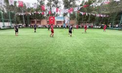 Bornova'da dostluk kazandı: Halı Saha Futbol Turnuvası'nın sahibi Kırsal Hizmetler Müdürlüğü oldu