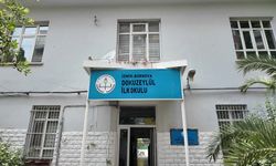 Bornovalı minik eller toprakla buluşuyor