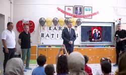 Burdur Belediye Başkanı Ercengiz, minik öğrencilerin karne heyecanına ortak oldu