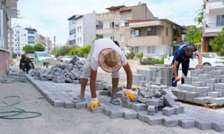 Burhaniye Belediyesi Fen İşleri ekiplerinden aralıksız hizmet