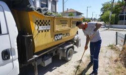 Burhaniye Belediyesi, ilçe genelinde temizlik çalışmalarını sürdürüyor