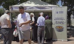 Bursa Büyükşehir Belediyesi'nden Nilüfer Görükle Köyiçi Meydanı'nda aşure ikramı