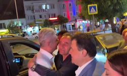 CHP Bursa İl Başkanı Yeşiltaş görevden alınma kağıdını yırttı: Burayı hiç kimseye teslim etmiyoruz