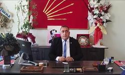 CHP Erzurum İl Başkanlığı'na görev değişikliğinin ardından Özgür Özel'in yerine Kılıçdaroğlu'nun fotoğrafı ve 'Arınacağız' yazılı posteri asıldı