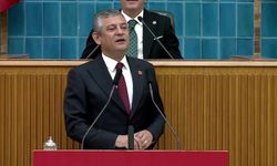CHP Grup Toplantısı... Özgür Özel: 'Lüks çantaya yüzde 10, tezeğe yüzde 20 KDV ödendiği düzen, AK Parti'nin kara düzenidir, bu düzeni mutlaka değiştireceğiz'
