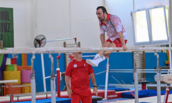 Down sendromlu milli sporcu Alper Öztürk, Sofya'da İstiklal Marşı'nı yedi kez okuttu