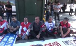 Eğitim-İş'ten MEB önünde tebeşirli protesto: 'Bakan karneyi değil, gitmeyi hak ediyor'