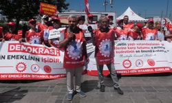Emekliler Eminönü'nden seslendi: 'Kök maaş adaletsizliğine derhal son verilmeli, en düşük emekli aylığı açlık ve yoksulluk sınırları gözetilerek insan onuruna yakışır bir taban ücrete çekilmelidir'