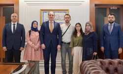 Erbakan, mülakat mağduru ve özel okul öğretmenleriyle görüştü