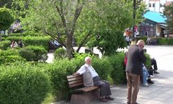 Erzurum'da emekliler aylıklarına ilişkin konuştu: 'Bir yerde oturup bir bardak çay içemiyoruz'