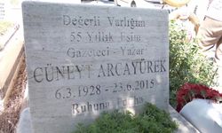 Gazeteci Cüneyt Arcayürek, vefatının 11'inci yılında mezarı başında anıldı