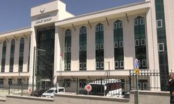 Hakkında ev hapsi kararı verilen Balçova Belediye Başkanı Onur Yiğit adliyeden ayrıldı