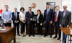 İYİ Partili Türkoğlu'ndan KESK'e ziyaret
