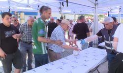 İzmir'de geleneksel aşure dağıtımı gerçekleştirildi