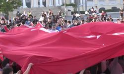 İzmir'de vatandaşlar milli maç için bir araya geldi: 'Gönlümüz bayrağımızın yanında'