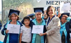 Karabağlar İleri Yaş Akademileri ilk mezunlarını verdi