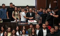 Keçiören Belediyesi'nde stajlarını tamamlayan lise öğrencileri sertifikalarını aldı