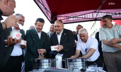 Keçiören'de matem aşı ve aşure lokması paylaşıldı