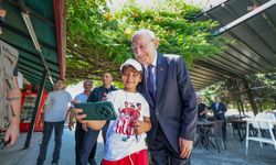 Kemal Kılıçdaroğlu, yol molasında yurttaşlarla bir araya geldi