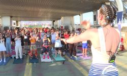 Körfez'in mavisinde 400 kişilik yoga buluşması