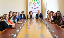 Öğretmenlerden DEM Parti Meclis Grubuna ziyaret
