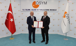ÖSYM, TSE'nin güvenlik denetiminden geçti... TSE Başkanı Şahin, yenilenen 'Bilgi Güvenliği Sertifikası'nı ÖSYM Başkanı Ersoy'a sundu