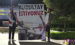 Özgür Özel, Halk TV çıkışında gençler tarafından uğurlandı