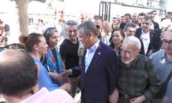 Özgür Özel, İzmir'de arkadaşının annesinin cenazesine katıldı