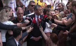 Özgür Özel'den açlık grevindeki öğretmenlere destek ziyareti: Bu öğretmenlerin hakkını verin, bu işin siyaseti yok