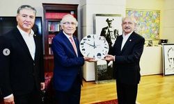 Ressam Hamza Saykan, CHP Genel Merkezi'ne verdiği Atatürk yağlı boya tablolarını geri aldı