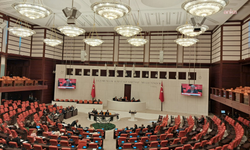 TBMM Genel Kurulu... İYİ Partili Çömez'den AK Partililere öğretmen tepkisi: 'Sırça saraylardan siyaset yapmayın, bir konuşun onlarla'