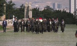 Uyuşmazlık Mahkemesi 81. kuruluş yıl dönümünde Anıtkabir'i ziyaret etti