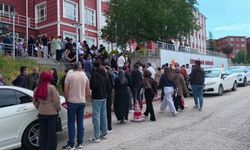 YKS maratonunda öğrencisini bekleyen veli: 'Tüm çocukların sınavları güzel geçer inşallah'
