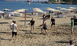 Yumurtalık Belediyesi Kurumlar Arası Plaj Voleybolu Turnuvası'nda renkli görüntüler