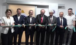 Atatürk Üniversitesi'nde bir ilk... Göz tedavisinde yapay zeka ve robotik dönem Erzurum'da başladı