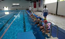 Bodrum Belediyesi'nin ücretsiz yüzme kurslarında ilk etap başladı
