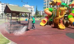 Ceyhan Belediyesi'nden meydan ve parklarda kapsamlı temizlik çalışması